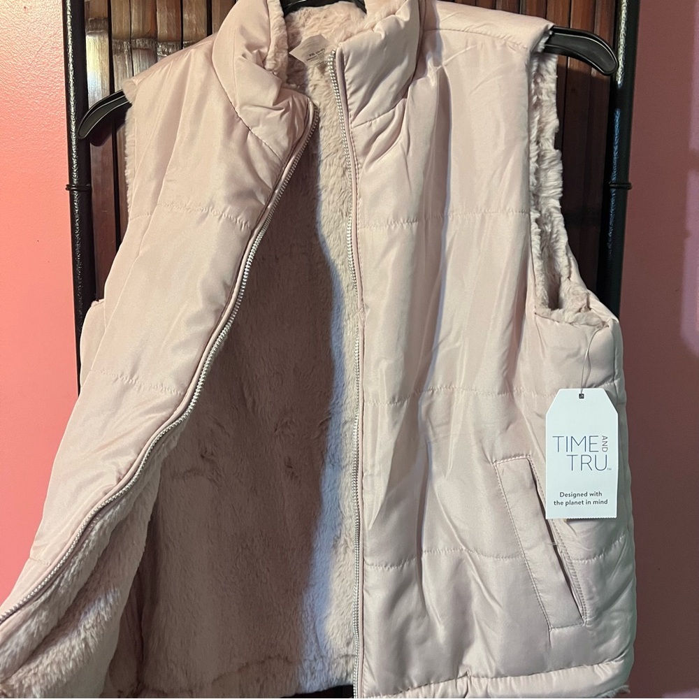 Time and Tru Light Pink Quilted Reversible Vest - Picture 4 of 5